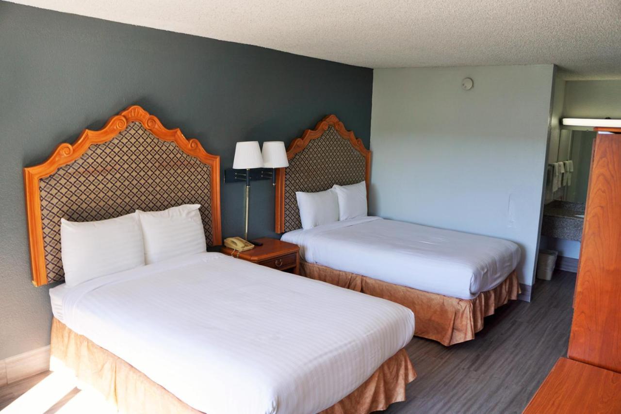 Hotel Elev8 Conroe Exteriér fotografie