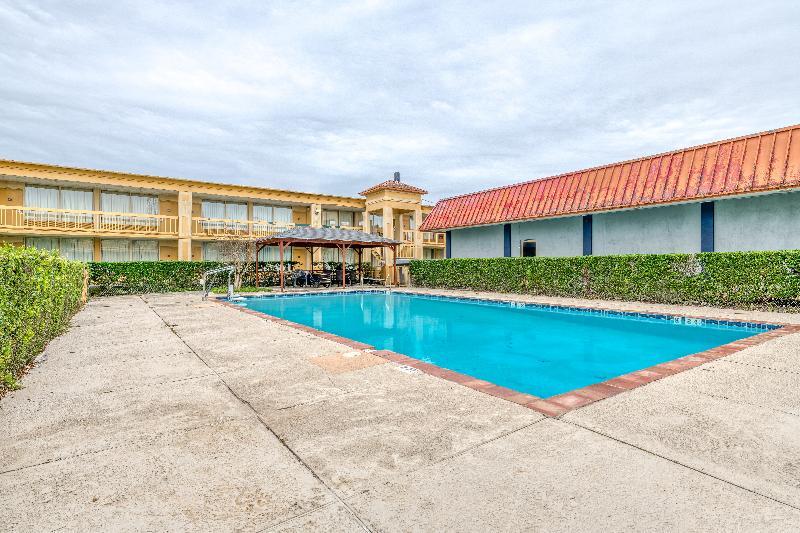 Hotel Elev8 Conroe Exteriér fotografie